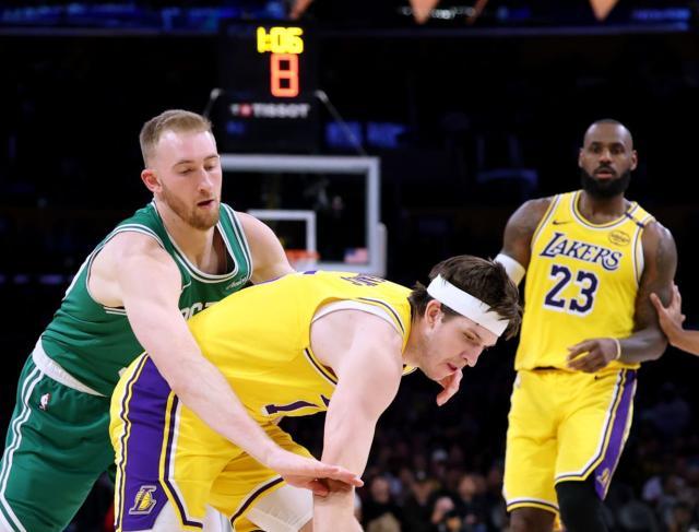 大破绿军！湖人三叉戟渐入佳境，双塔战术显威